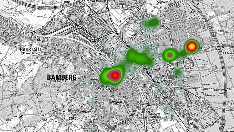 Das Bild zeigt  die Schwerpunkte jener Straftaten im Jahr 2017 (farblich hervorgehoben), bei denen die Täter  Zuwanderer waren. Auch hier die Schwerpunkte AEO, Innenstadt und entlang der Pödeldorfer Straße. Der Anstieg in der Pödeldorfer Straße und in der Innenstadt ist in erster Linie Eigentumsdelikten geschuldet.  Innerhalb der AEO überwiegen Köperverletzungsdelikte. Darstellungen: Polizeipräsidium Oberfranken