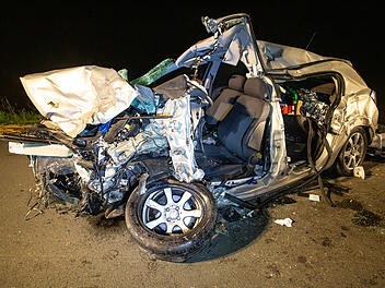 "Der Aufprall war massiv": 52-J&auml;hriger bei Frontalkollision t&ouml;dlich verletzt