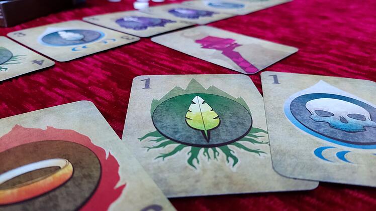 Spiele-Test Gegensatz: Rezension des Micro-Kartenspiels