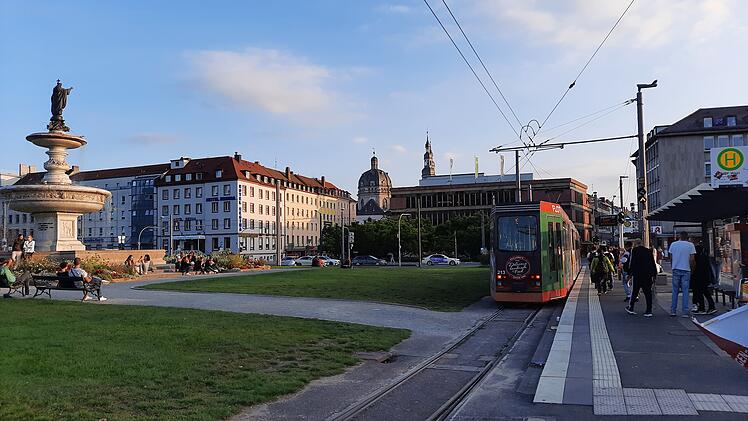 Würzburg: "Erhebliche Behinderungen" im Straßenbahnverkehr zum Fußball-EM-Spiel