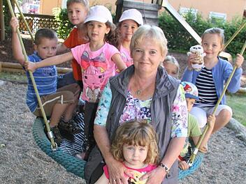 Karin Vießmann wird es schon ein bisschen schwer ums Herz, wenn sie daran denkt, dass sie bald nicht mehr ihre Kinder von der Wolfskehle um sich hat und in Rente geht. Fotos: Sonja Adam
