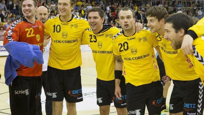 Zeigten auch in Emsdetten Stehvermögen, die HSC-Cracks (von links): Torwart Oliver Krechel, dahinter Co-Trainer Anton Lakisa, Matthias Gerlich, Sebastian Roth, Florian Billek, Tomas Riha und Jiri Vitek. Foto: Uwe Gick