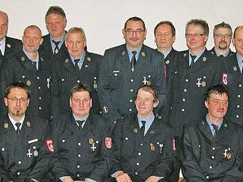 Zahlreiche Ehrungen für langjährigen Dienst gab es bei der Dienstversammlung der Sonnefelder Feuerwehr. Foto: Klaus Oelzner