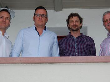 Und die Vorsitzenden der neugegründeten "Vereinsgemeinschaft Gemeindehaus Hassenbach" Mario Götz, Daniel Wehner, Joachim Hepp.  Foto: Günther Straub