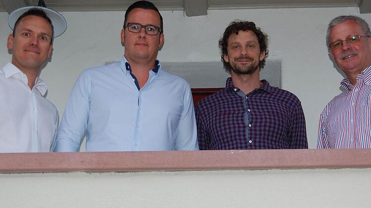 Und die Vorsitzenden der neugegründeten "Vereinsgemeinschaft Gemeindehaus Hassenbach" Mario Götz, Daniel Wehner, Joachim Hepp.  Foto: Günther Straub