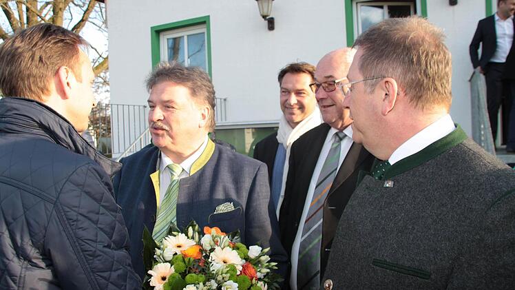 Robert Bosch feiert seinen Wahlsieg. Foto: Jürgen Gärtner