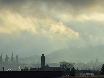 Auch wenn am Dienstag wieder mal die Sonne schien - Grau ist das Markenzeichen des Winters 2017/2018 in Bamberg.  Ronald Rinklef