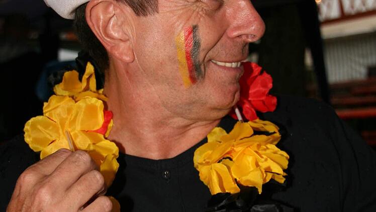TSV-Vorstandsmitglied Roland Ballner drückte den Deutschen die Daumen. Foto: Paul Ziegler