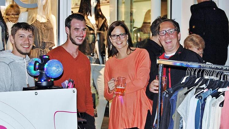 Besucher und Einzelhändler kamen bei der "Fränkischen Nacht" in Bad Kissingen auf ihre Kosten. Fotos: Sigismund von Dobschütz