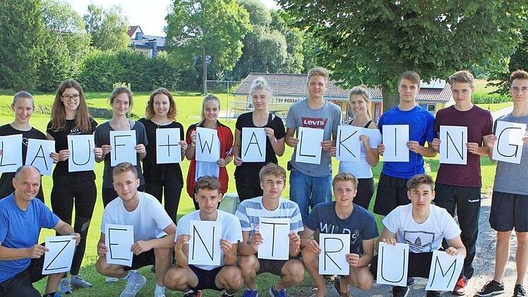 Lehrer Stefan Kestel (unten links) hatte die Idee zu diesem Projekt.