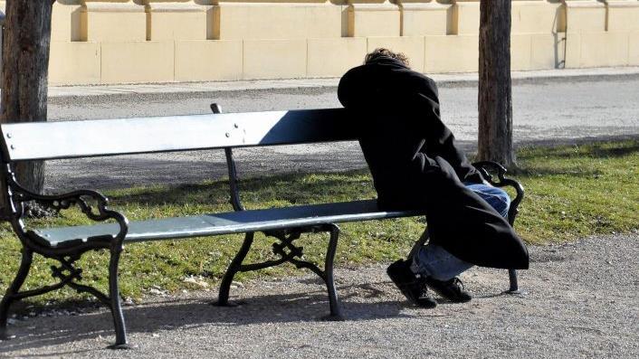 Am Sonntagabend kam es zu einer sexuellen Bel&auml;stigung in N&uuml;rnberg. Dabei ber&uuml;hrte ein Unbekannter einen Jugendlichen unsittlich. Symbolfoto: Charly_7777 / pixabay