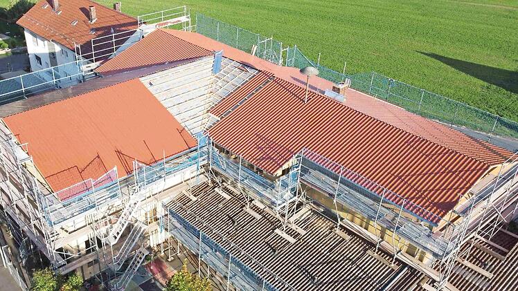 Auf dem Dach der Turnhalle soll eine Photovoltaikanlage installiert werden. Foto: Pauline Lindner