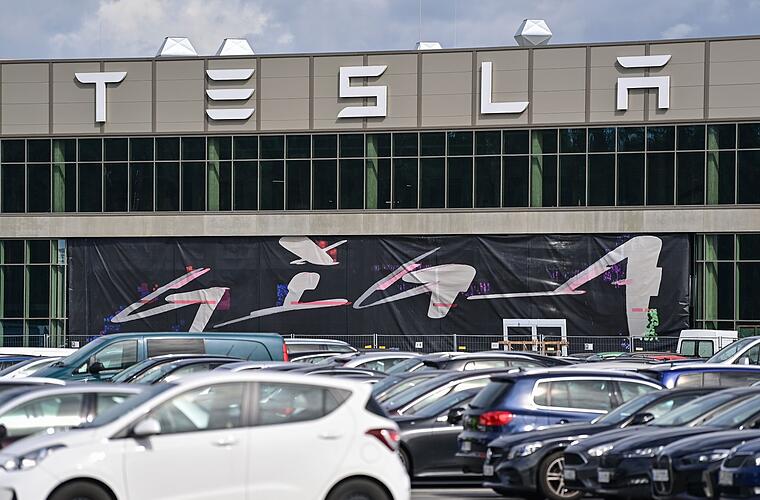 Tesla fährt Produktion in deutscher Fabrik weiter hoch