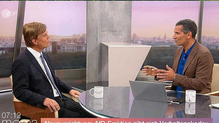 Der parlamentarische Geschäftsführer der AfD, Bernd Baumann (links), sprach am Mittwochmorgen mit ZDF-"Morgenmagazin"-Moderator Mitri Sirin.