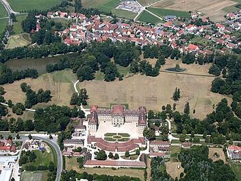 Rund um das Gelände von Schloss Weissenstein ist der Ort Pommersfelden gewachsen. Die Einwohnerzahlen nehmen aber auch in den anderen Ortsteilen der Gemeinde zu. Foto: Gemeinde Pommersfelden