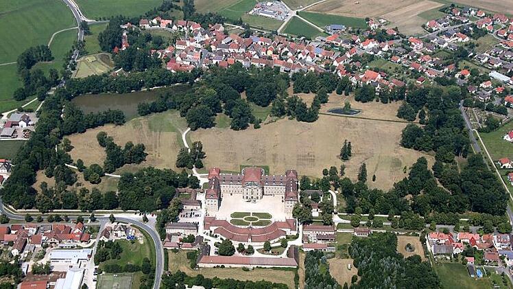 Rund um das Gelände von Schloss Weissenstein ist der Ort Pommersfelden gewachsen. Die Einwohnerzahlen nehmen aber auch in den anderen Ortsteilen der Gemeinde zu. Foto: Gemeinde Pommersfelden