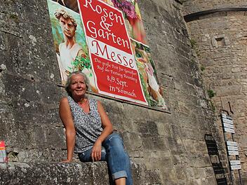 Veranstalterin Stefanie Kober freut sich auf die Kronacher Rosenmesse. Foto: Franziska Rieger