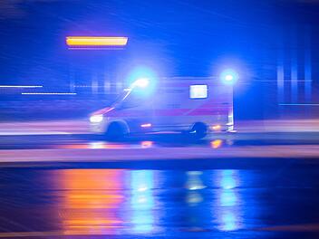 Schwerer Unfall bei Ebersdorf: Autofahrer lebensgef&auml;hrlich verletzt