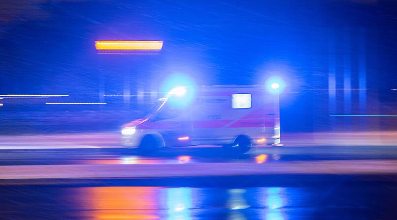Schwerer Unfall bei Ebersdorf: Autofahrer lebensgef&auml;hrlich verletzt