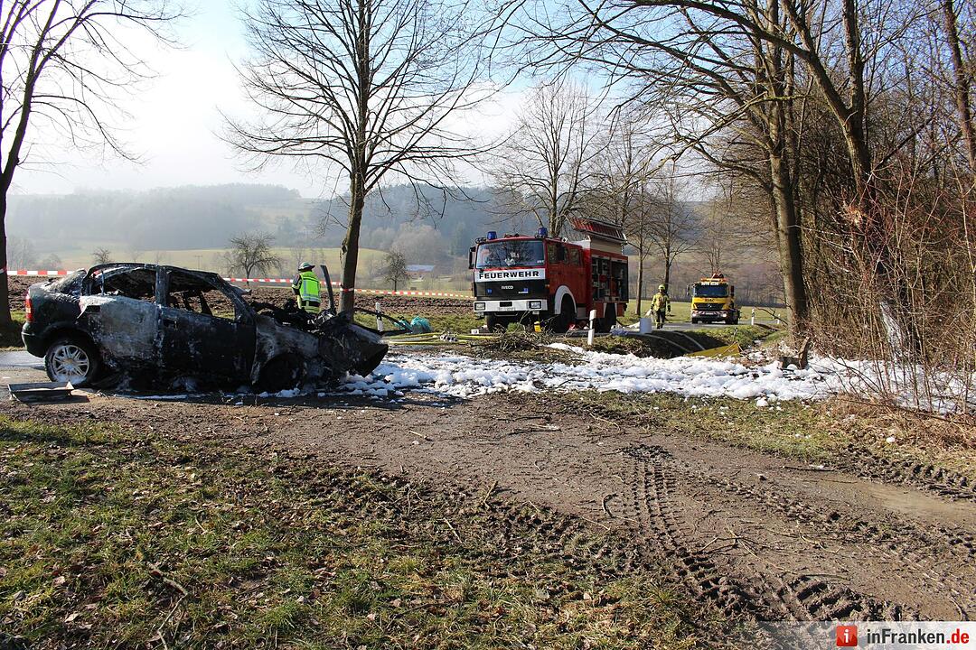 Tödlicher Unfall im Kreis Bayreuth: Auto verbrennt