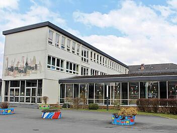 Die Schule in Steinwiesen ist in ihrem Bestand gefährdet.  Foto: Lisa Kießlinger