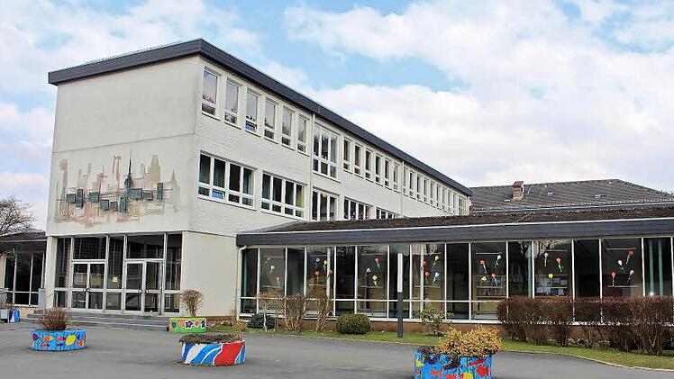 Die Schule in Steinwiesen ist in ihrem Bestand gefährdet.  Foto: Lisa Kießlinger