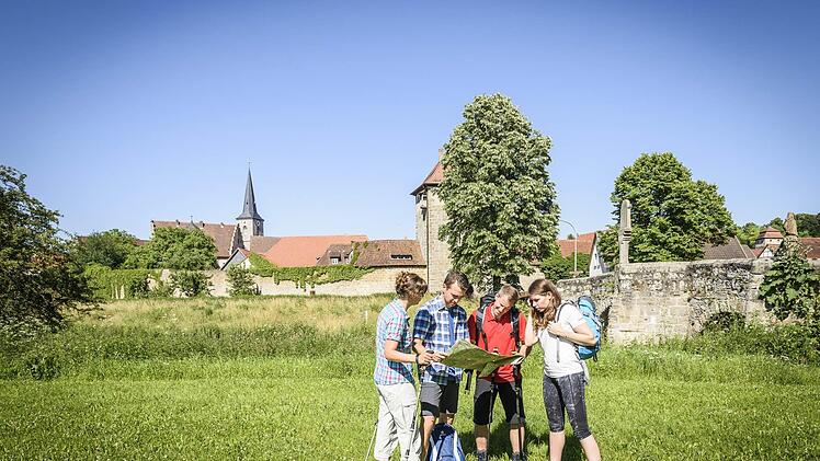 Auf dem Rundweg um Seßlach warten Wanderspaß und Naturvergnügen auf die ganze Familie. Foto: Rainer Brabec