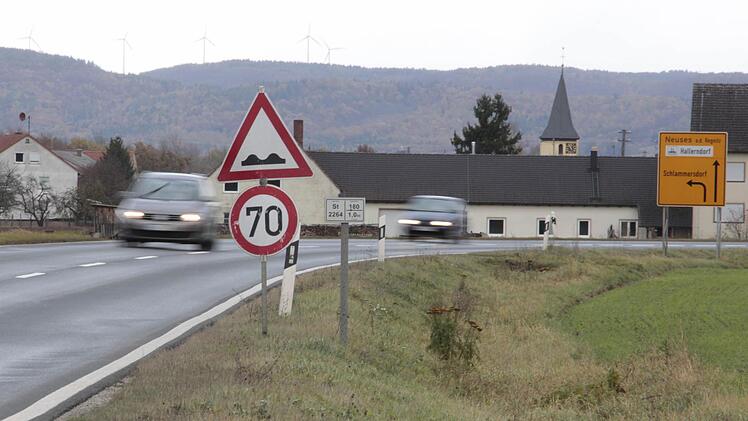 Tempo 70 gilt ab sofort im Bereich der Einmündung nach Schlammersdorf. Foto: Josef Hofbauer