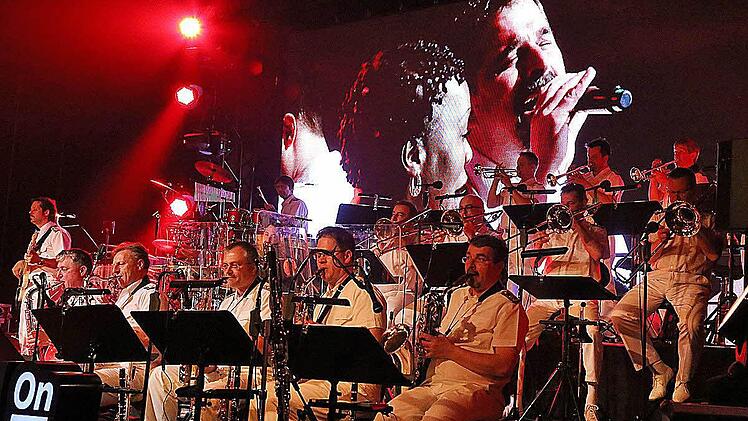 Die Bigband der Bundeswehr in der Münnerstädter Mehrzweckhalle. Foto: Dieter Britz
