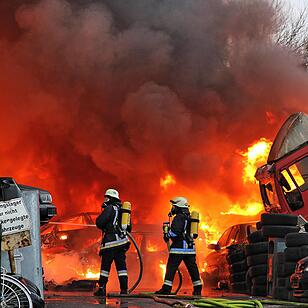 Brand in Recyclingfirma in Maßbach