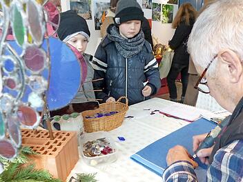 In der Waaggasse k&ouml;nnen die Besucher den Kunsthandwerkern bei deren Arbeit zuschauen. Foto: Jutta Lange