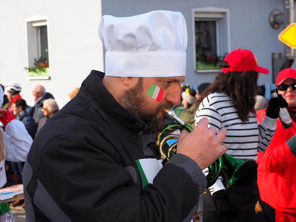 Wildes Faschingstreiben in Steinach an der Saale.
