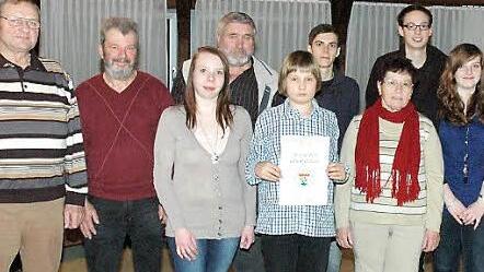 Jährlich ehrt die Marktgemeinde Maroldsweisach verdiente Mitbürger. Heuer waren es (von links) Helmut Steinert, Gerhard Lieb, Sonja Hanel, Heinz Pressel, Oliver Schramm, Philipp Gagel, Erika Markert, Dominik Zimmermann, Michell Schad, Michael Helmreich, Ernst Markert. Zweiter Bürgermeister Werner Wunderlich und Bürgermeister Wilhelm Schneider würdigten deren Leistungen. Foto: Gerhard Schmidt