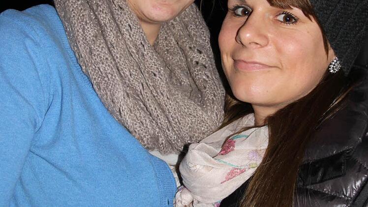 Marina Lurz (25) und Stephanie chmitt (26):,,Schweighöfer ist einer unserer Lieblingsschauspieler. Wir finden es gut, dass er in so ein kleines Nest wie Dettelbach kommt. Dafür haben wir uns heute auch den halben Tag frei genommen.''