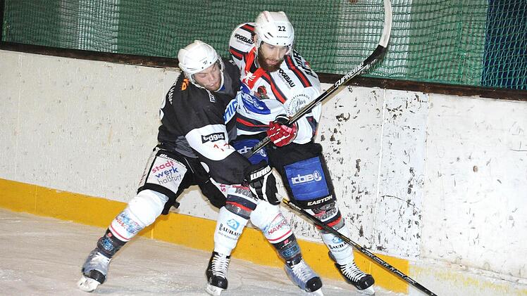 Derbyzeit: Szene aus dem Spiel der Kissinger Wölfe gegen den ESC Haßfurt. Foto: Hopf