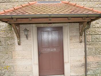 Das Eingang zur schlichten und kleinen Kapelle in Goggelgereuth (Gemeinde Kirchlauter) Foto: Ronlad Rinklef