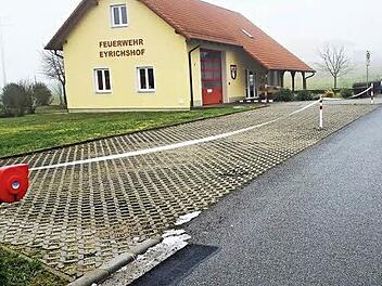 Verschenkte Parkplätze? Darüber gehen die Meinungen in Eyrichshof auseinander.  Foto: Helmut Will