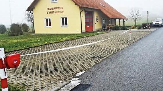 Verschenkte Parkplätze? Darüber gehen die Meinungen in Eyrichshof auseinander.  Foto: Helmut Will