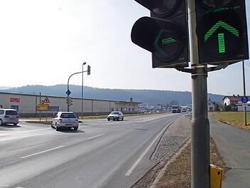 Grünes Licht: Das neue Angebot in Kronach würde die Industriestraße und die Kreuzung in Ruppen nicht überbelasten, wie es der ursprünglich von Rewe an der B 173 angedachte Bauplatz (rechts) getan hätte.