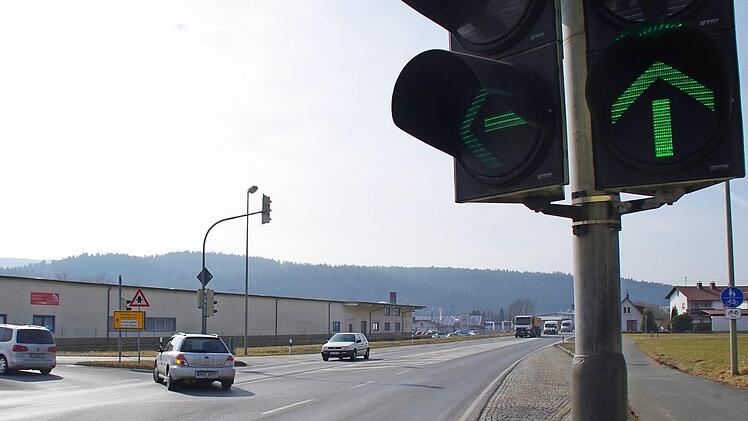 Gr&uuml;nes Licht: Das neue Angebot in Kronach w&uuml;rde die Industriestra&szlig;e und die Kreuzung in Ruppen nicht &uuml;berbelasten, wie es der urspr&uuml;nglich von Rewe an der B&nbsp;173 angedachte Bauplatz (rechts) getan h&auml;tte.
