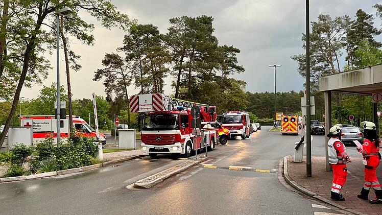 Brandgeruch löst Großeinsatz am Klinikum Erlangen-Höchstadt aus