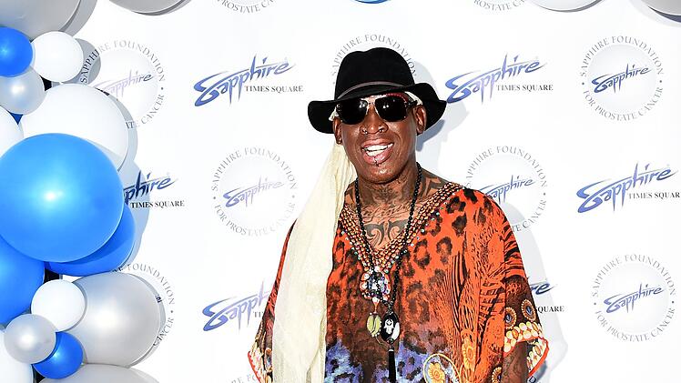 Die gro&szlig;e Zeit des Sport und die Zeit der gro&szlig;en Sause sind vorbei, ein bunter Vogel ist Dennis Rodman aber noch immer.