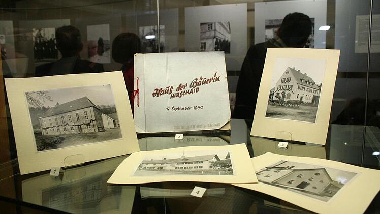 Fotos erzählen Geschichte: So auch die vom "Haus der Bäuerin" in Hirschaid. Foto: Evi Seeger