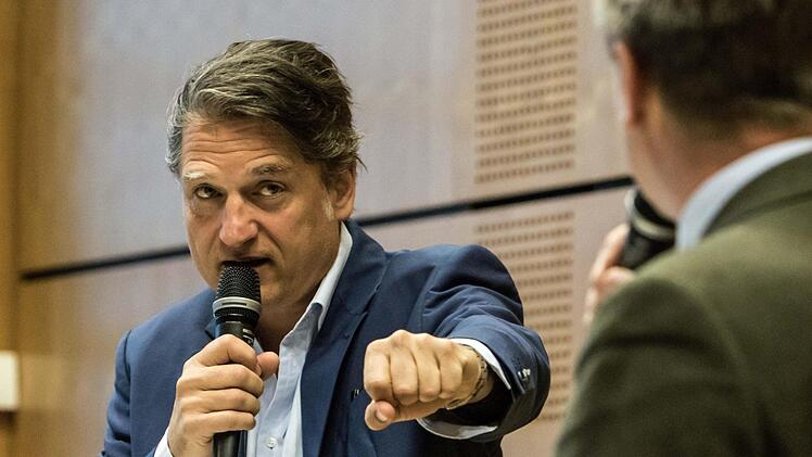 Jakob Augstein (links) und Nikolaus Blome in der Aula der Coburger HochschuleFoto: Jochen Berger