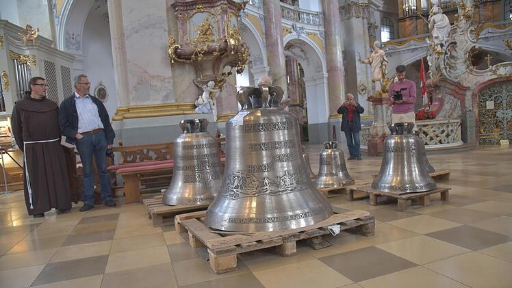 Die sechs Glocken sind aus einer Bronzelegierung gefertigt worden.
