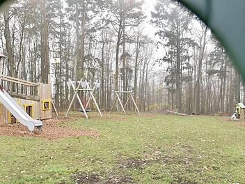 Das Beispiel eines gut durchstrukturierten und oft sehr gut frequentierten Spielplatzes ist der Waldspielplatz in Königsberg am Schloßberg. Foto: Gerold Snater