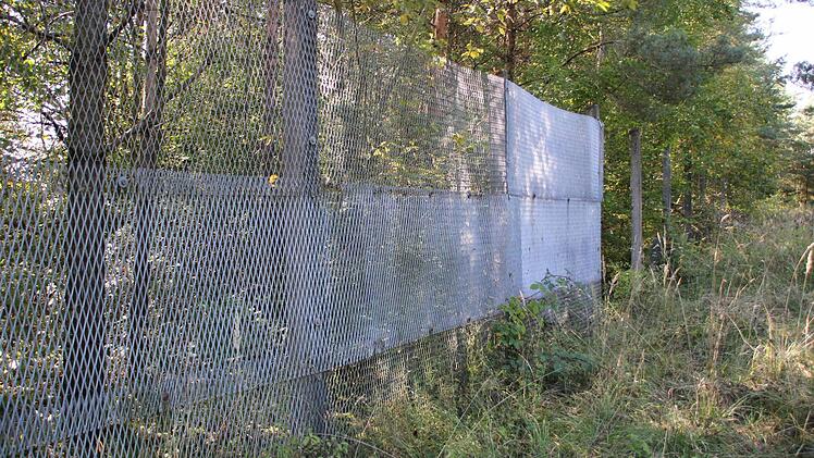 Nur noch wenige Meter vom Grenzzaun sind übrig. Reststücke zwischen Ermershausen und Schweickershausen erinnern an das geteilte Land.