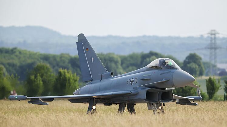 Eurofighter bei Übungsflug am Luftwaffenstützpunkt Nörvenich