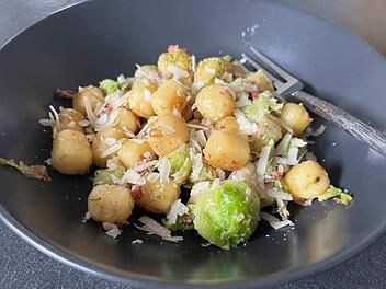 rosenkohl-gnocchi-pfanne.jpg