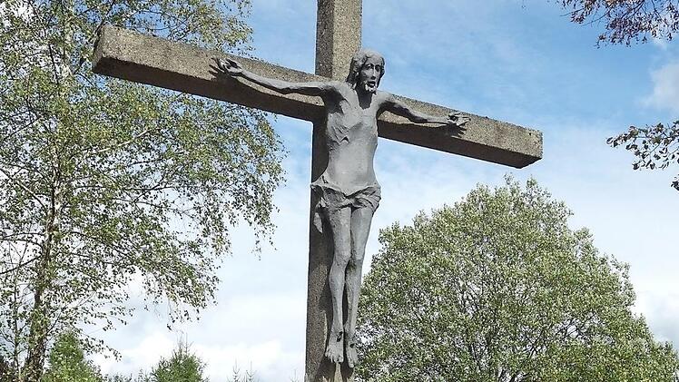 George Vogler spendete 1972 5000 Mark für ein neues Kreuz.